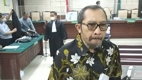 Wakil Ketua DPRD Jatim Sahat Tua Simandjuntak usai menjalani sidang tuntutan di Pengadilan Tipikor Surabaya pada Jumat (8/9/2023). Foto: Farusma Okta Verdian/kumparan