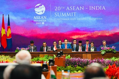 Mendag Zulhas menemani Presiden Jokowi saat KTT ke-20 ASEAN-India. Foto: Dok. Kemendag
