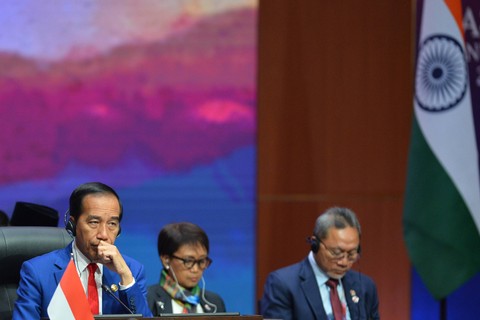 Presiden Jokowi bersama Menteri Perdagangan Zulkifli Hasan dan Menteri Luar Negeri Retno Marsudi. Dok Kemendag