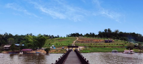 Suasana Danau Tanjung Sarai di Desa Kedang Murung yang dapat dinikmati menggunakan kapal wisata maupun sepeda air. Foto: Muhammad Zulfadli (Dokumentasi Pribadi)