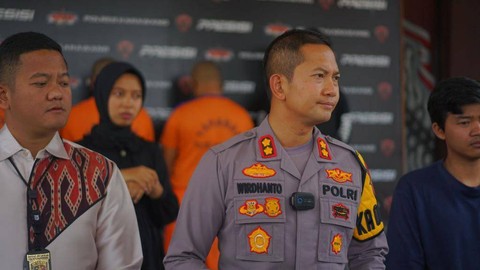 Pers rilis kasus pembuatan STNK dan BPKB palsu di Polres Karawang, Jumat (8/9/2023).   Foto: Dok. Istimewa