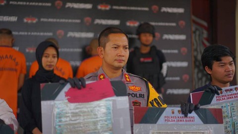 Pers rilis kasus pembuatan STNK dan BPKB palsu di Polres Karawang, Jumat (8/9/2023).   Foto: Dok. Istimewa
