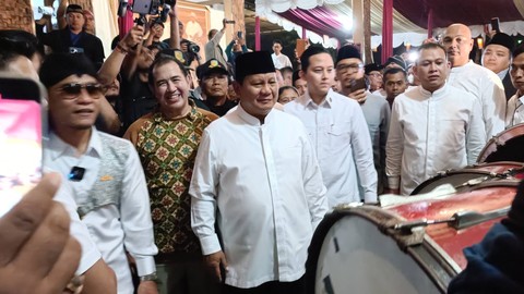Menteri Pertahanan (Menhan) Prabowo Subianto datang ke Ponpes Ora Aji asuhan Gus Miftah di Kalasan, Kabupaten Sleman, DI Yogyakarta, Jumat (8/9/2023). Foto: Arfiansyah Panji Purnandaru/kumparan