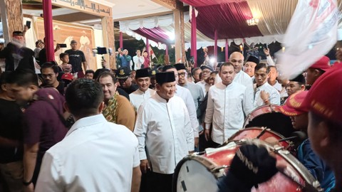 Menteri Pertahanan (Menhan) Prabowo Subianto datang ke Ponpes Ora Aji asuhan Gus Miftah di Kalasan, Kabupaten Sleman, DI Yogyakarta, Jumat (8/9/2023). Foto: Arfiansyah Panji Purnandaru/kumparan