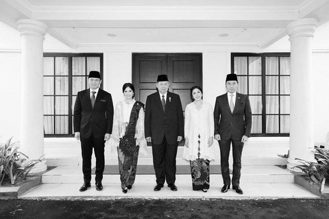 SBY dan kedua anak serta menantunya Foto: Instagram/@agusyudhoyono
