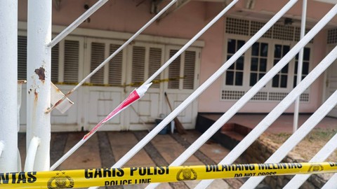Penampakan rumah penemuan mayat ibu dan anak tinggal rangka di Cinere, Depok.  Foto: Thomas Bosco/kumparan