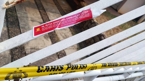 Penampakan rumah penemuan mayat ibu dan anak tinggal rangka di Cinere, Depok.  Foto: Thomas Bosco/kumparan