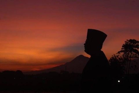 Ilustrasi jelaskan hubungan antara takdir, ikhtiar, doa, dan tawakal. Foto: Unsplash/Abdi MS