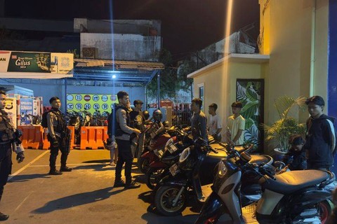 Polrestabes Makassar mengamankan puluhan motor balap liar. Foto: admin