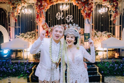 Hana Hanifah menikah. Foto: Instagram/@hanaaaast