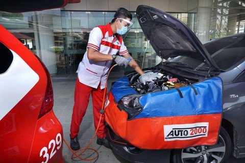 Layanan pengecekan auto inspector di bengkel Auto2000 untuk mobil bekas Toyota. Foto: Auto2000
