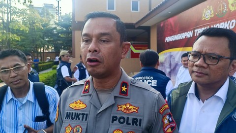 Dirtipidnarkoba Polri Brigjen Pol Mukti Juharsa usai konferensi pers di lapangan Bhayangkara, Selasa (12/9/2023).  Foto: Thomas Bosco/kumparan