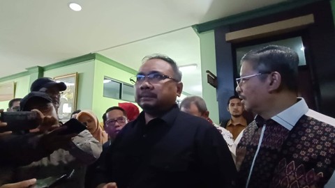 Menag Yaqut Cholil Qoumas saat menghadiri acara Pembukaan Orientasi Pegawai Pemerintah dengan Perjanjian Kerja (PPPK) di Aula Balai Diklat Keagamaan, Jalan Ketintang Madya, Surabaya, Rabu (13/9/2023). Foto: Farusma Okta Verdian/kumparan