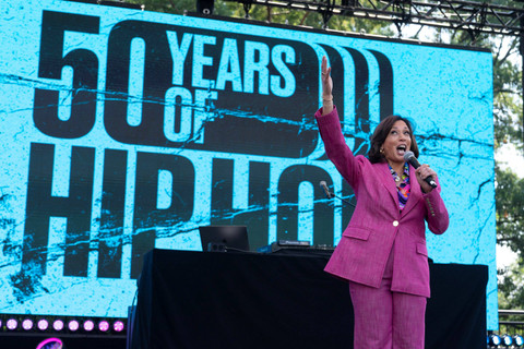 Wakil Presiden AS Kamala Harris perayaan 50 tahun hip-hop di kediaman Wakil Presiden, Sabtu (9/9/2023).  Foto: Manuel Balce Ceneta/AP Photo