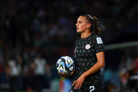 Bek Nigeria Ashleigh Plumptre saat pertandingan sepak bola Grup B Piala Dunia Wanita Australia dan Selandia Baru 2023 antara Irlandia dan Nigeria di Stadion Brisbane di Brisbane pada 31 Juli 2023. Foto: Patrick Hamilton / AFP
