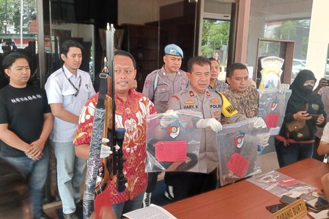 Polres Jombang rilis kasus pembunuhan M. Sapto Sugiyono (46 tahun), wartawan yang juga penjual ayam geprek di Jombang, Jawa Timur, Jumat (15/9/2023). Foto: Dok. Mili.id