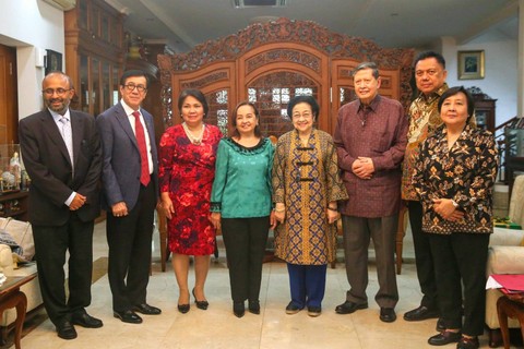 Megawati Soekarnoputri menerima mantan Presiden Filipina Gloria Macapagal Arroyo. Foto: Dok. PDIP