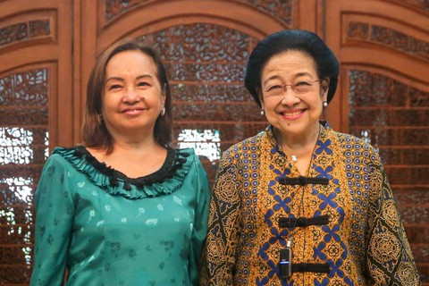 Megawati Soekarnoputri menerima mantan Presiden Filipina Gloria Macapagal Arroyo. Foto: Dok. PDIP