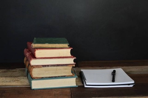 Ilustrasi Soal UTS PKn Kelas 7 Semester 1 dan Kunci Jawabannya. Foto: dok. Unsplash/Debby Hudson