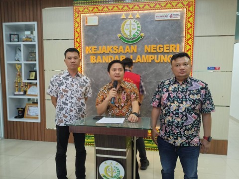Kasi Intel Kejari Bandar Lampung, Rio Irawan P Halim saat memberikan penjelasan. | Foto : Galih Prihantoro/ Lampung Geh