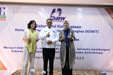 Anies Baswedan beserta istri Fery Farhati bertemu Veronica Tan saat silaturahmi dengan Komunitas Masyarakat Indonesia Tionghoa (KOMIT) pada Jumat (15/9). Foto: Dok. Istimewa