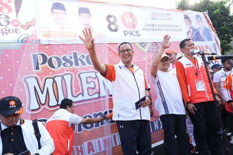 Pasangan Anies Baswedan-Muhaimin Iskandar saat meresmikan Posko Milenial AMIN (Anies-Gus Imin) di Cibinong, Bogor, Jawa Barat, Minggu (17/9). Foto: Dok. Istimewa