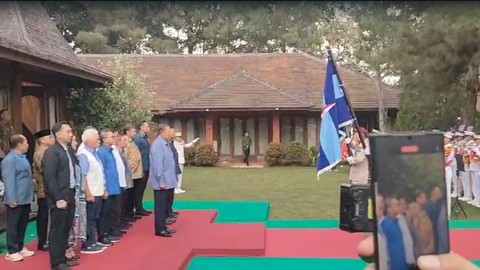 Ketua Majelis Tinggi Partai Demokrat Susilo Bambang Yudhoyono bersama Ketua Umum Partai Demokrat Agus Harimurti Yudhoyono bertemu Bacapres Koalisi Indonesia Maju Prabowo Subianto di Hambalang, Bogor, Minggu (17/9/2023). Foto: Dok. Istimewa