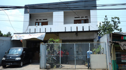 Ruko 2 lantai di Jalan Srengseng Sawah RT 12 RW 9, Jakarta Selatan yang pernah digunakan sebagai studio 2 rumah produksi film porno. Foto: Subhan Zainuri/kumparan