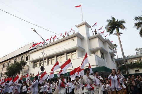 Gelaran teatrikal perobekan bendera di Hotel Majapahit, Minggu (17/9) sore. Foto: Diskominfo Surabaya