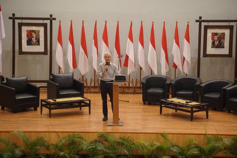 Bacapres Ganjar Pranowo menghadiri agenda debat terbuka dihadapan mahasiswa dan civitas FISIP Universitas Indonesia (UI) di Gedung Serbaguna Purnomo Prawiro, Senin (18/9). Foto: Iqbal Firdaus/kumparan