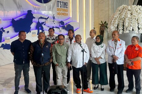 Sekjen NasDem, Hermawi Taslim, Sekjen PKB Hasanudin Wahid dan Sekjen PKS Aboe Bakar Al Habsyi memberikan keterangan pers terkait pertemuan di NasDem Tower, Jakarta, Senin (18/9).  Foto: Haya Syahira/kumparan