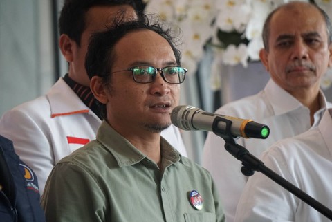 Sekjen NasDem Hermawi Taslim, Sekjen PKB Hasanudin Wahid dan Sekjen PKS Aboe Bakar Al Habsyi memberikan keterangan pers terkait pertemuan di NasDem Tower, Jakarta, Senin (18/9/2023). Foto: Iqbal Firdaus/kumparan