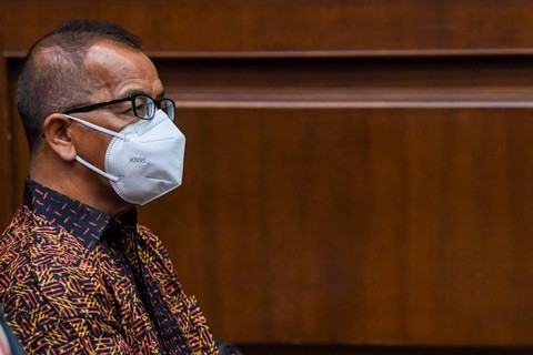 Direktur Utama PT Garuda Indonesia periode 2005-2014 Emirsyah Satar menjalani sidang dakwaan kasus dugaan korupsi pengadaan pesawat di maskapai PT Garuda Indonesia, di Pengadilan Tipikor Jakarta, Senin (18/9/2023).  Foto: Galih Pradipta/ANTARA FOTO