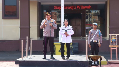 Kapolres Jepara AKBP Wahyu Nugroho Setyawan (kiri) bersama Indriyani Setyaningrum (kanan) Foto: Dok. Istimewa