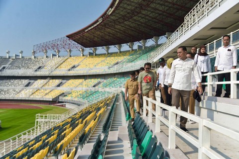 Wali Kota Surabaya Eri Cahyadi saat sidak stadion GBT, Senin (18/9) kemarin. Foto: Diskominfo Surabaya