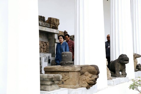 Ketua Dewan Pengarah BRIN Megawati Soekarnoputri datangi Musuem Gajah yang sempat terbakar beberapa waktu lalu. Foto: PDIP