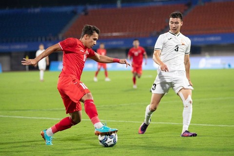 Timnas U-24 Indonesia menghadapi Kirgistan dalam Asian Games 2022 di Hangzhou, China, Selasa (19/9/2023).  Foto: NOC Indonesia