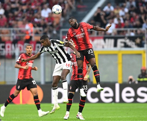 Duel AC Milan vs Newcastle di Liga Champions. Foto: Daniele Mascolo/REUTERS
