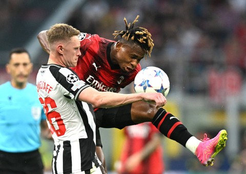 Duel AC Milan vs Newcastle di Liga Champions. Foto: Daniele Mascolo/REUTERS