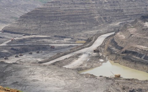 Kawasan eksploitasi penambangan batu bara di Kalimantan Timur (Figure by $ kaltimprov.go.id$ )