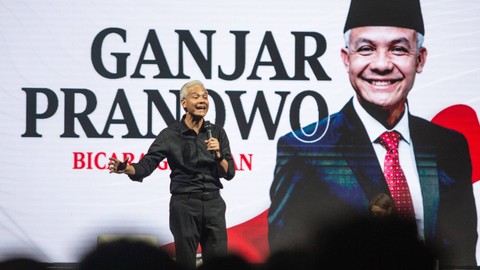 Bakal calon presiden dari partai PDI Perjuangan Ganjar Pranowo menyampaikan gagasan di UGM, Sleman, DI Yogyakarta, Selasa (19/9). Foto: ANTARA FOTO/Hendra Nurdiyansyah