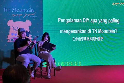 Youtuber Ken & Grat dalam acara kampanye wisata terbaru Taiwan "Tri-Mountain Triple Suprise" yang digelar di Hotel Des Indes Menteng, Jakarta, Rabu (20/9). Foto: Gitario Vista Inasis/kumparan