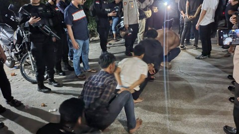 Para pelaku tawuran di Bekasi dibawa ke Polres Metro Bekasi Kota Foto: kumparan