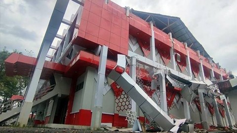 Gedung KONI Manado menjadi satu-satunya bangunan yang rusak saat terjadi gempa bumi, Senin (11/9) lalu.