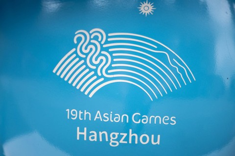 Logo Asian Games 2022 di Hangzhou, provinsi Zhejiang, Tiongkok. Foto: Philip Fong/AFP