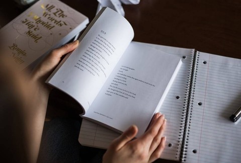 Ilustrasi Kalimat Aktif  Sumber Unsplash/Thought Catalog