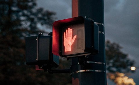 Ilustrasi Kalimat Larangan  Sumber Unsplash/Nicholas Bartos