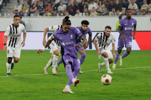 Pemain Liverpool Darwin Nunez mencetak gol ke gawang LASK Linz pada pertandingan Grup E Liga Europa di Raiffeisen Arena, Linz, Austria, Jumat (22/9/2023). Foto: Leonhard Foeger/REUTERS