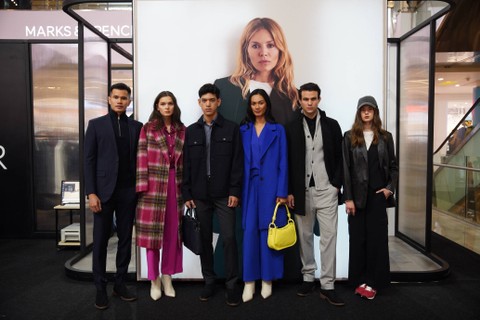 Peragaan koleksi terbaru Marks & Spencer, Autumn, di pop-up store M&S East Mall Atrium Grand Indonesia, Jakarta, Selasa (19/9/2023). Foto: Dok. Marks & Spencer