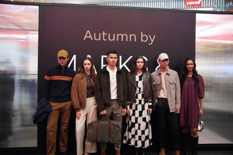 Peragaan koleksi terbaru Marks & Spencer, Autumn, di pop-up store M&S East Mall Atrium Grand Indonesia, Jakarta, Selasa (19/9/2023). Foto: Dok. Marks & Spencer